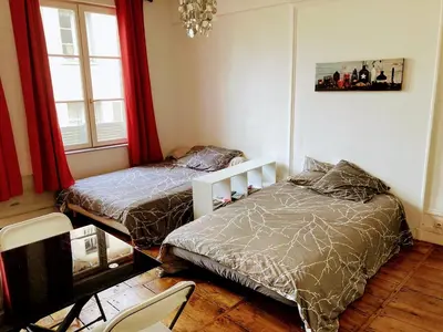 Un ou plusieurs lits dans un hébergement de l'établissement STUDIO double dans centre de LIMOGES WIFI