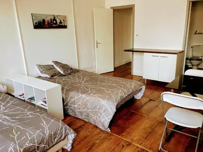 Un ou plusieurs lits dans un hébergement de l'établissement STUDIO double dans centre de LIMOGES WIFI