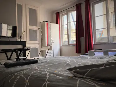 Un ou plusieurs lits dans un hébergement de l'établissement STUDIO double dans centre de LIMOGES WIFI