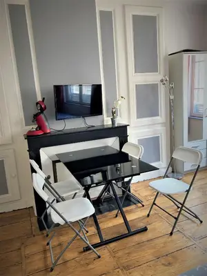 Cuisine ou kitchenette dans l'établissement STUDIO double dans centre de LIMOGES WIFI