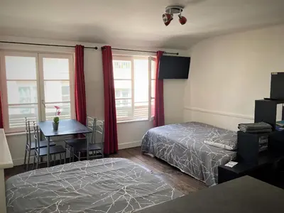Un ou plusieurs lits dans un hébergement de l'établissement STUDIO double dans centre de LIMOGES WIFI