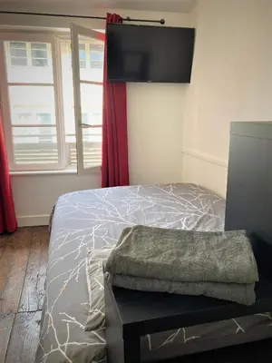 Un ou plusieurs lits dans un hébergement de l'établissement STUDIO double dans centre de LIMOGES WIFI
