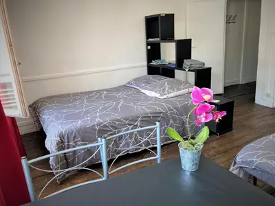 Un ou plusieurs lits dans un hébergement de l'établissement STUDIO double dans centre de LIMOGES WIFI