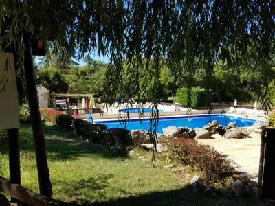 Piscine de l'établissement Chalets et mobilhomes les Tourterelles ou située à proximité