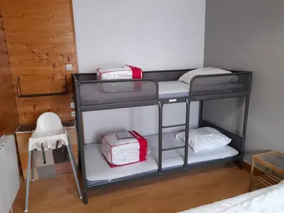 Un ou plusieurs lits dans un hébergement de l'établissement Agréable appartement de 48 m² en RDC