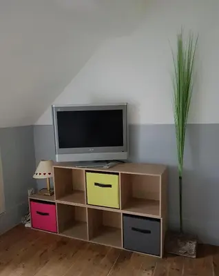Télévision ou salle de divertissement dans l'établissement Appartement cosy pour une pause sereine et chaleureuse