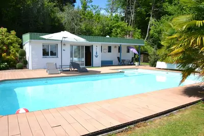 Piscine de l'établissement Bienvenue dans notre Gîte ou située à proximité