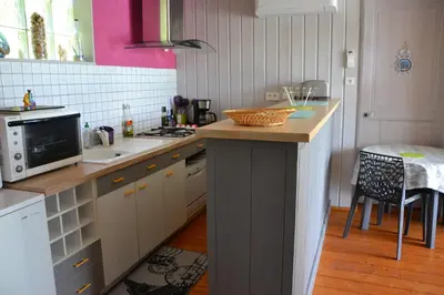 Cuisine ou kitchenette dans l'établissement Bienvenue dans notre Gîte