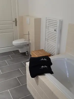 Salle de bains dans l'établissement Luxe gîte met authentieke kamers in de Creuse, France