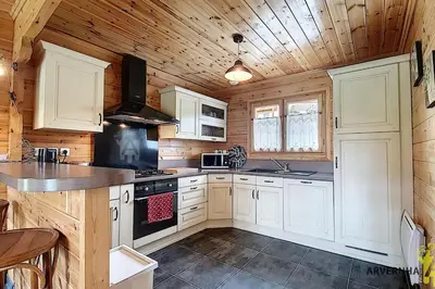 Cuisine ou kitchenette dans l'établissement Chalet Lorine