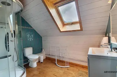 Salle de bains dans l'établissement Chalet Lorine