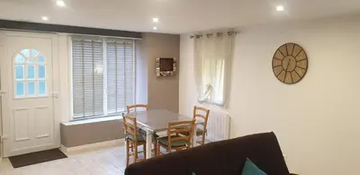 Coin salon dans l'établissement Petite maison en pierre au coeur du Périgord noir proche de Sarlat et Rocamadour
