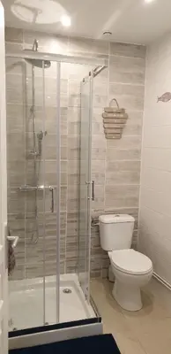 Salle de bains dans l'établissement Petite maison en pierre au coeur du Périgord noir proche de Sarlat et Rocamadour