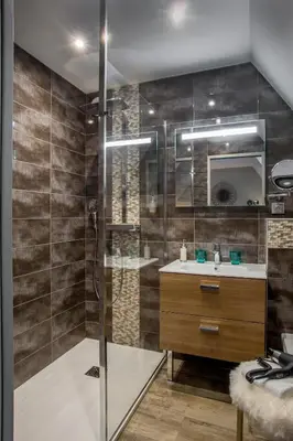 Salle de bains dans l'établissement Le Sagranier
