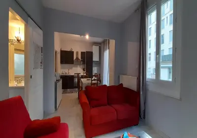 Cuisine ou kitchenette dans l'établissement Meublé 2 chambres Wifi balcon 52m2 Centre La Bourboule