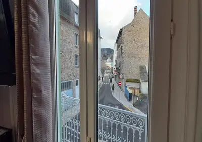 Balcon ou terrasse dans l'établissement Meublé 2 chambres Wifi balcon 52m2 Centre La Bourboule