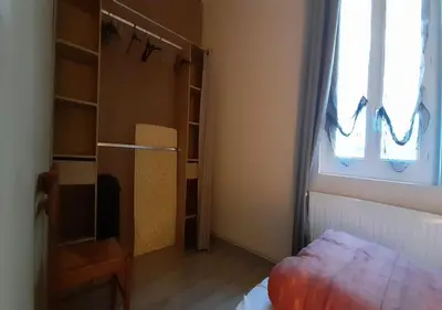 Un ou plusieurs lits dans un hébergement de l'établissement Meublé 2 chambres Wifi balcon 52m2 Centre La Bourboule