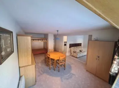 Un ou plusieurs lits dans un hébergement de l'établissement bel appartement du sancy