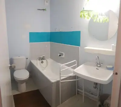 Salle de bains dans l'établissement bel appartement du sancy