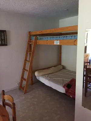 Un ou plusieurs lits dans un hébergement de l'établissement bel appartement du sancy
