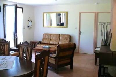 Coin salon dans l'établissement Maison confortable sur jardin clôturé à Marcillac-la-Croisille