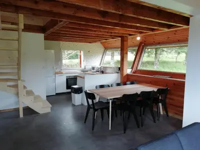 Coin salon dans l'établissement Gîte Granit des Fraux