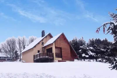 L'établissement Gîte Granit des Fraux en hiver