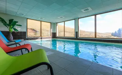 Piscine de l'établissement Super Besse Apartment ou située à proximité
