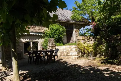 Jardin de l'établissement Gite E'table Charlannes