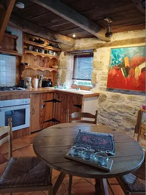 Cuisine ou kitchenette dans l'établissement Gite A'mour Charlannes