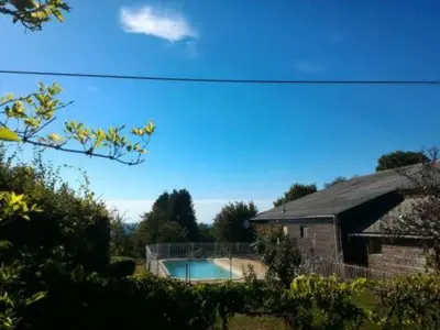 Piscine de l'établissement Gite A'mour Charlannes ou située à proximité