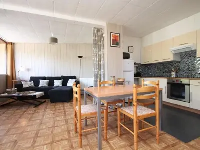 Cuisine ou kitchenette dans l'établissement Confortable T3 au Mont-Dore, proche Thermes - FR-1-608-21