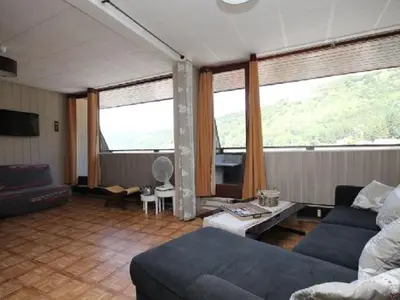 Télévision ou salle de divertissement dans l'établissement Confortable T3 au Mont-Dore, proche Thermes - FR-1-608-21