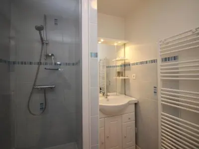 Salle de bains dans l'établissement Appartement T3 Mont Dore, Wifi, 5 pers - FR-1-608-35