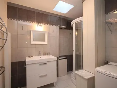 Salle de bains dans l'établissement Bel appartement T4 au Mont-Dore - Wifi inclus - FR-1-608-9