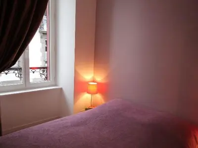 Un ou plusieurs lits dans un hébergement de l'établissement Mont-Dore: Bel T3 Rénové au Centre avec WiFi - FR-1-608-22