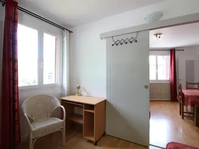 Coin salon dans l'établissement Mont-Dore : Charmant T2 en Rez-de-Jardin, Animaux Acceptés - FR-1-608-59