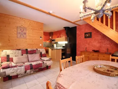 Plan de l'établissement Chalet mitoyen avec terrasse, 2 chambres, parking privé - FR-1-608-65