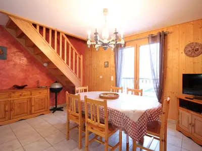 Plan de l'établissement Chalet mitoyen avec terrasse, 2 chambres, parking privé - FR-1-608-65