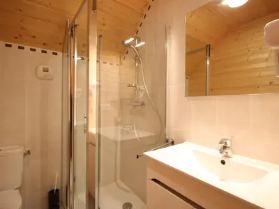 Plan de l'établissement Chalet mitoyen avec terrasse, 2 chambres, parking privé - FR-1-608-65