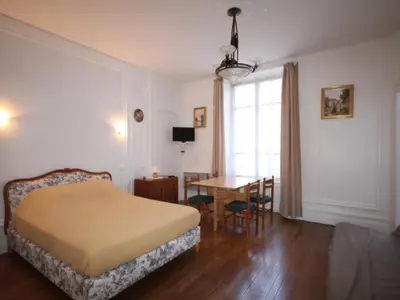Un ou plusieurs lits dans un hébergement de l'établissement Charmant T1 au Mont-Dore face aux Thermes, tout équipé, 4 pers. - FR-1-608-60