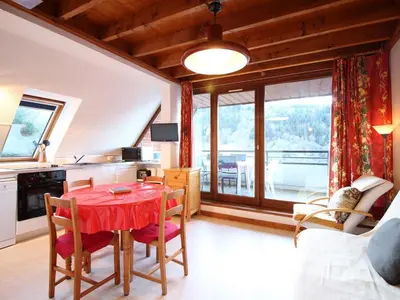 Coin salon dans l'établissement Duplex T3 avec terrasse et garage, WiFi, pour 6 personnes au Mont-Dore - FR-1-608-72