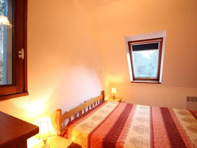 Un ou plusieurs lits dans un hébergement de l'établissement Duplex T3 avec terrasse et garage, WiFi, pour 6 personnes au Mont-Dore - FR-1-608-72