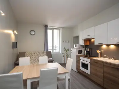 Cuisine ou kitchenette dans l'établissement Charmant T2 hyper centre Mont-Dore avec WIFI - FR-1-608-63