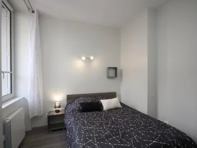 Un ou plusieurs lits dans un hébergement de l'établissement Charmant T2 hyper centre Mont-Dore avec WIFI - FR-1-608-63