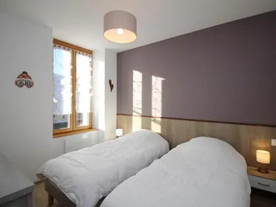 Un ou plusieurs lits dans un hébergement de l'établissement Appartement T3 Confortable avec Parking et WiFi au Mont-Dore - FR-1-608-87