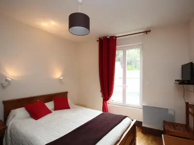 Un ou plusieurs lits dans un hébergement de l'établissement Mont-Dore T2 avec balcon et accès WIFI pour 4 personnes - FR-1-608-86