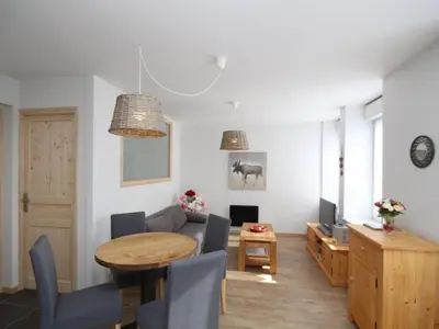 Coin salon dans l'établissement Mont-Dore: Agréable T2 avec Wifi et Box TV - FR-1-608-90