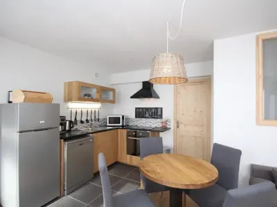 Cuisine ou kitchenette dans l'établissement Mont-Dore: Agréable T2 avec Wifi et Box TV - FR-1-608-90