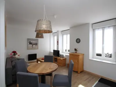 Coin salon dans l'établissement Mont-Dore: Agréable T2 avec Wifi et Box TV - FR-1-608-90